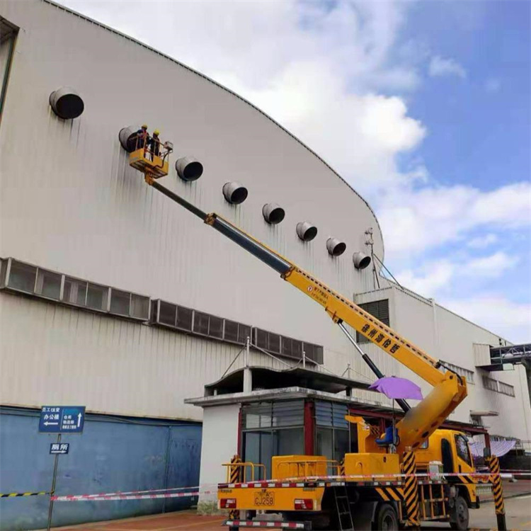 郑州高空作业车出租服务：专业广告牌安装解决方案